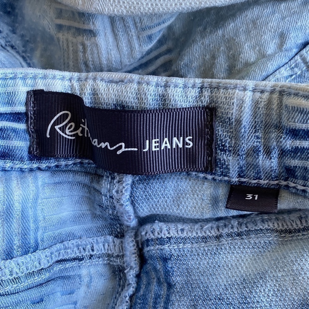 Reitmans - Acid Wash Textured Denim Jean Shorts​​​​​​​​​​​​​ - Picture 5 of 7
